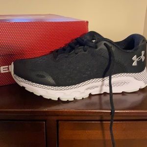 walking shoes under armour